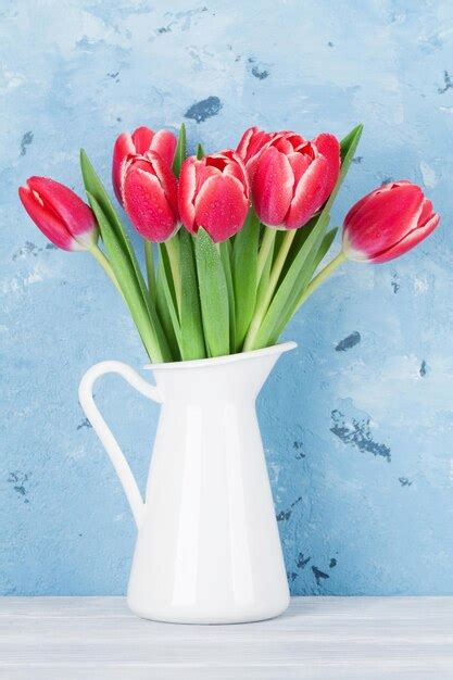 Premium Photo | Red tulip flowers bouquet