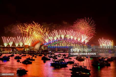 1,814 Fireworks On Sydney Harbour Bridge Stock Photos, High-Res Pictures, and Images - Getty Images