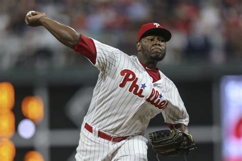 Hector Neris returns Phillies with confident splitter