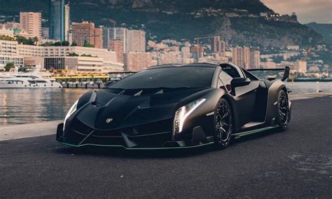 Can this Veneno Roadster with 450 km on the clock become the most ...