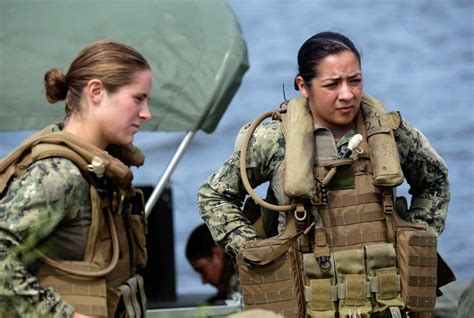 Woman becomes US Navy’s first female SEAL candidate | protothemanews.com