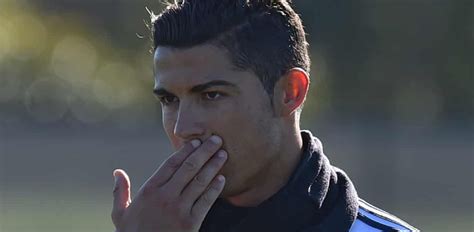 FOOTBALL : CRISTIANO RONALDO 'ANGRY' FOR NOT WINNING 'UEFA PLAYER OF ...