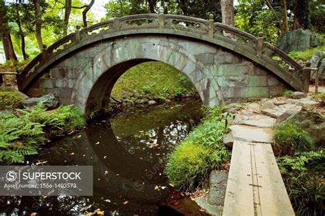 Engetsukyo Bridge or ""Full Moon Bridge"" at Koishikawa Korakuen Garden ...