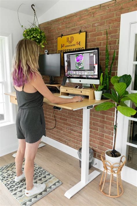 Flexispot-Standing-Desk-Review-10 - By Brittany Goldwyn | Live Creatively