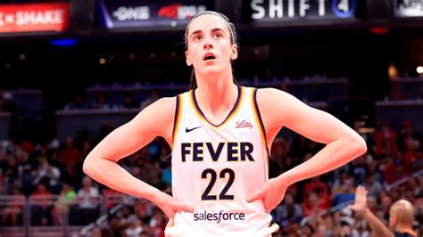 How many points did Caitlin Clark score today? Fever rookie breaks WNBA ...