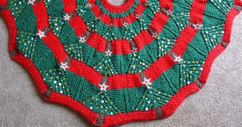 Knitted Christmas Tree Skirt Pattern | A Knitting Blog