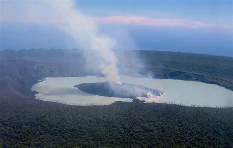 Vanuatu in final evacuation of island threatened by volcano | GMA News Online