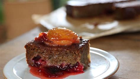 Plum pudding cake recipe - BBC Food