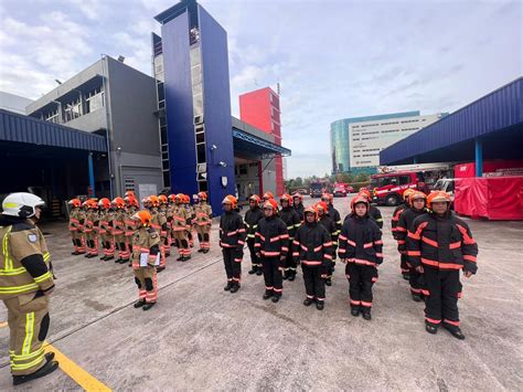 SCDF Firefighters Don New Suits With Improved Flame Protection ...