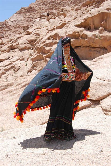 Egyptian Bedouin woman wearing traditional Bedouin attire of South ...