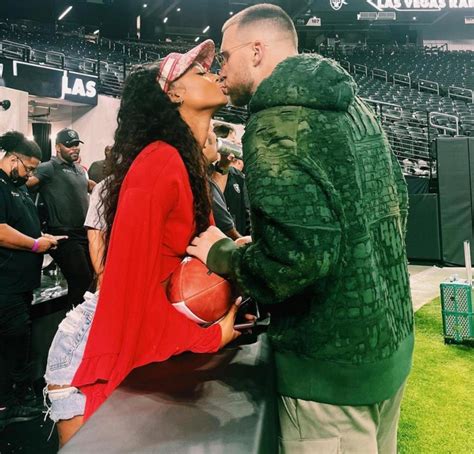 Travis Kelce, Kayla Nicole wrap up bye week with Eagles date