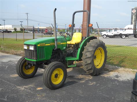 John Deere 5205 Tractors - Utility (40-100hp) - John Deere MachineFinder