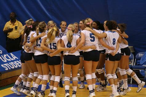 Volleyball Girls Pictures: UCLA women's volleyball team during a game