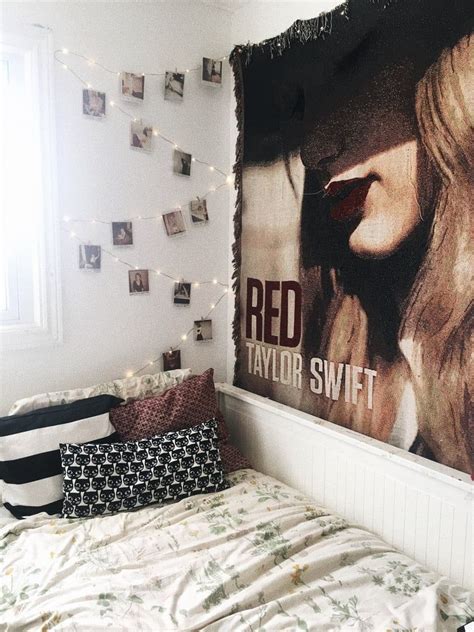 Pin by Stephanie Mckinney on Taylor swift | Taylor swift, Taylor, Bedroom decor