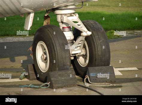 Landing gear of a British Aerospace BAE146 Avro RJX, Manchester Airport ...