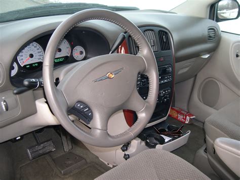 File:2005 Chrysler Town and Country LX interior.JPG - Wikimedia Commons