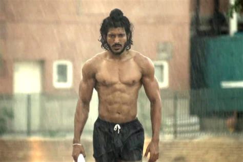 Movies Blog: Farhan Akhtar Bhaag Milkha Bhaag Movie | Songs, Trailer, Photos