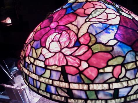 Tiffany ' Peony' Stained Glass Lamp - Delphi Artist Gallery