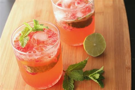 in the Hopeful Kitchen: Sparkling Strawberry Mint Limeade