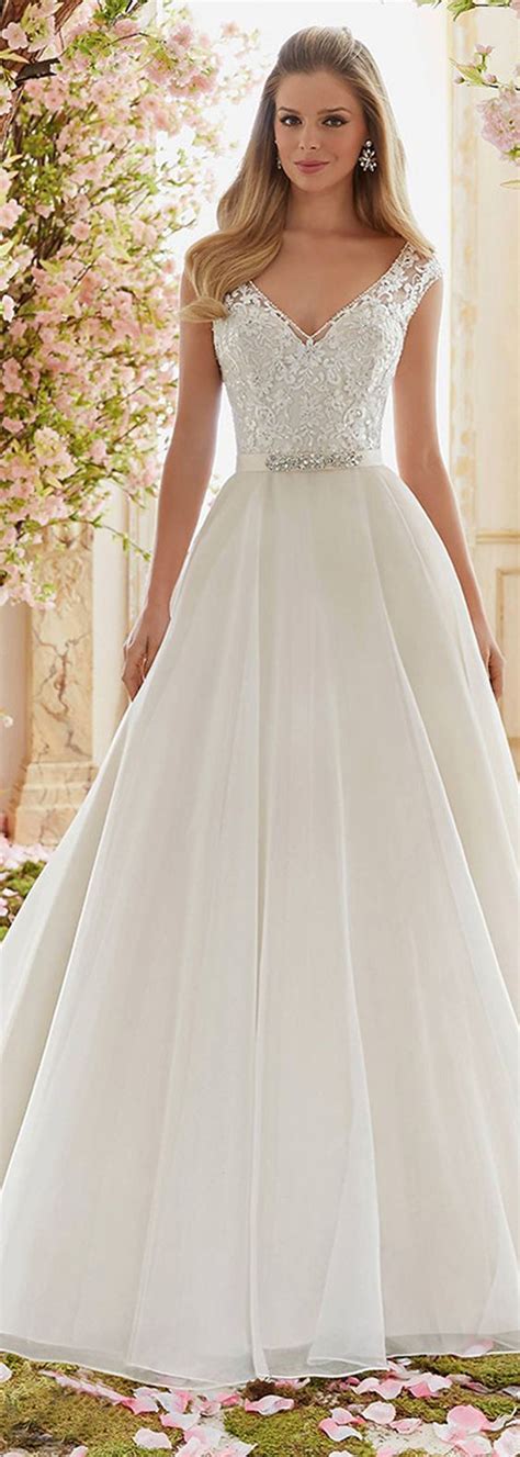 Flattering Wedding Dresses That Complete Your Bridal Look Flattering Wedding Dress, Elegant ...