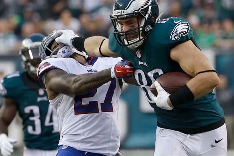 Eagles sign TE Zach Ertz to five-year extension