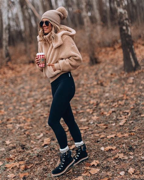 30+ CUTE HIKING OUTFIT IDEAS YOU NEED TO COPY | Camping outfit fall, Winter wonderland outfit ...