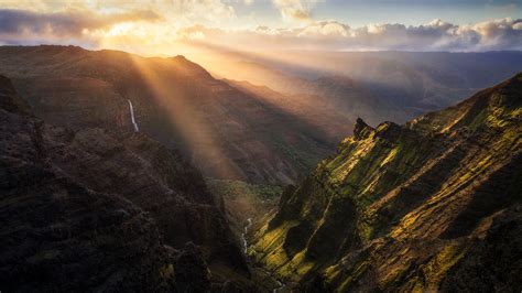 Waimea Canyon in Kauai, with depths exceeding 3000ft! Managed to ...