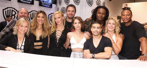 Comic-Con 2017: Photos from the Arrow Cast Signing | GreenArrowTV