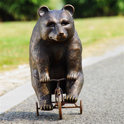 19 Entertaining Animal Statue Outdoor Spring Decorations