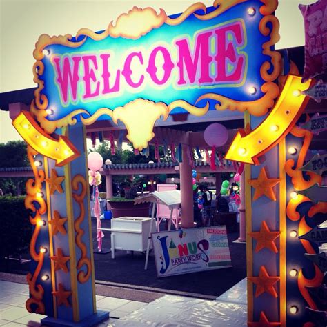 entrance arch | Carnival themed party, Vintage carnival, Party themes