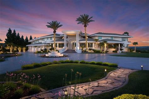 Take A Look Inside Eddie Murphy's Breathtaking $10 Million Mansion