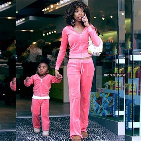 Brandy and her daughter Sy’rai leaving Kitson in West Hollywood (2004) Early 2000s Fashion, 90s ...