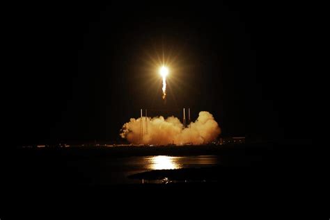 Spacex Dragon Launch Photograph by Nasa/science Photo Library - Pixels