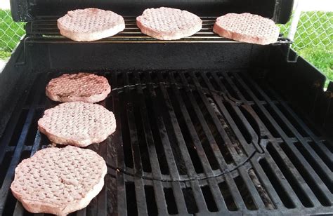 How To Grill Frozen Hamburger - Recipes.net