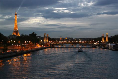 The Banks of the Seine, the Only UNESCO World Heritage Site in Paris - Earth's Attractions ...