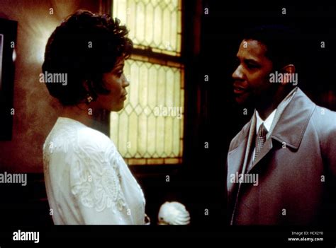 THE PREACHER'S WIFE, Whitney Houston, Denzel Washington, 1996. ©Buena Vista Pictures/courtesy ...