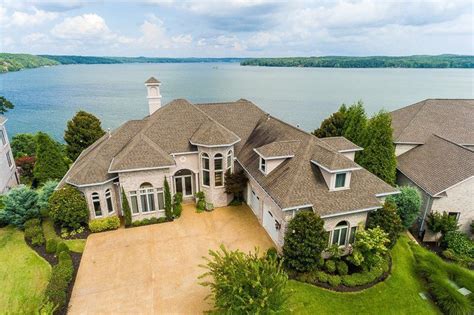 🏡 315 Anchor Pt One of Pickwicks Finest! This luxury waterfront home features 20' ceilings ...