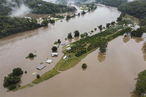 Thousands evacuated in Australia's worst flooding in almost half a ...