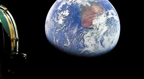 Spectacular SpaceX video shows Earth in blackness of space | Space