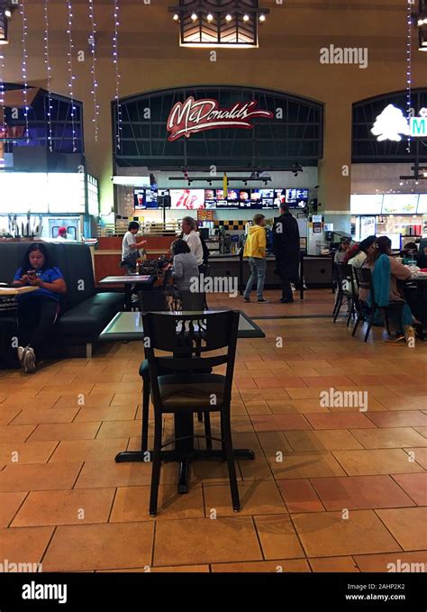 Food court in mall america hi-res stock photography and images - Alamy