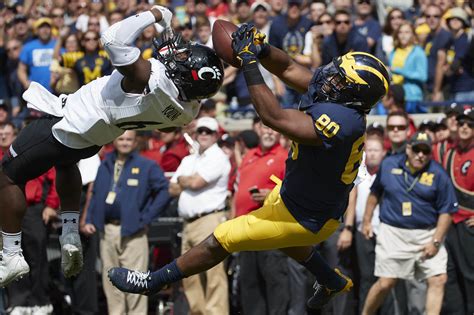 Michigan WR calls out Braylon Edwards on Twitter