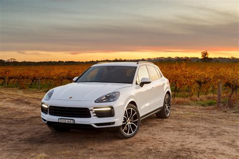 Download SUV White Car Car Porsche Vehicle Porsche Cayenne 4k Ultra HD ...