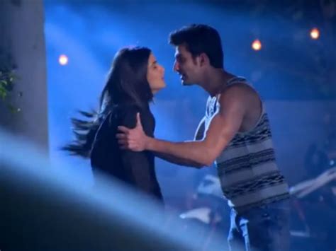 Tashan-E-Ishq: Kunj & Twinkle To Share Romantic Moment - Filmibeat