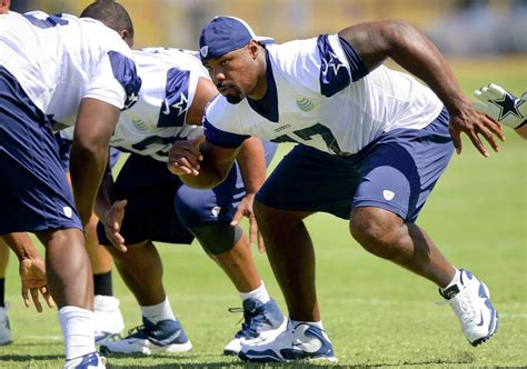 Cowboys' Tyron Smith now highest-paid left tackle