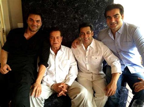 Salman Khan heart touching moment with family- IndiaTV News – India TV