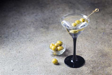 Dirty Martini : Cocktail recipe Dirty Martini - Cocktails Road