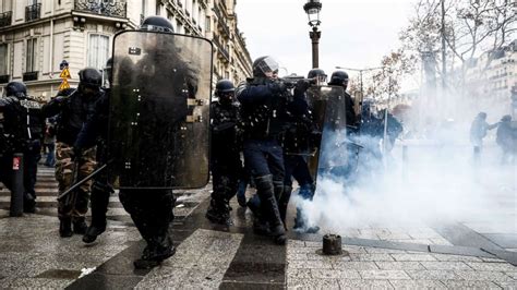 Paris protests continue for 4th weekend despite Macron's concession to original demands - ABC News