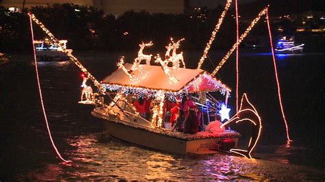 Christmas boat parade lights up Hawaii Kai Marina