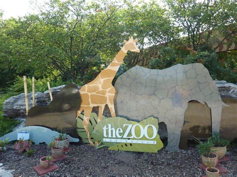 Zoo Entrance Sign » Louisville Zoo Gallery | Zoo signage, Zoo decor ...