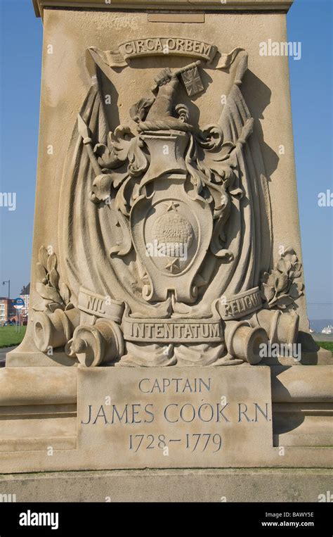 Statue captain james cook whitby hi-res stock photography and images ...